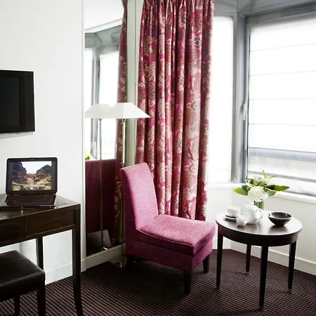 Hotel Plaza Tour Eiffel Parigi