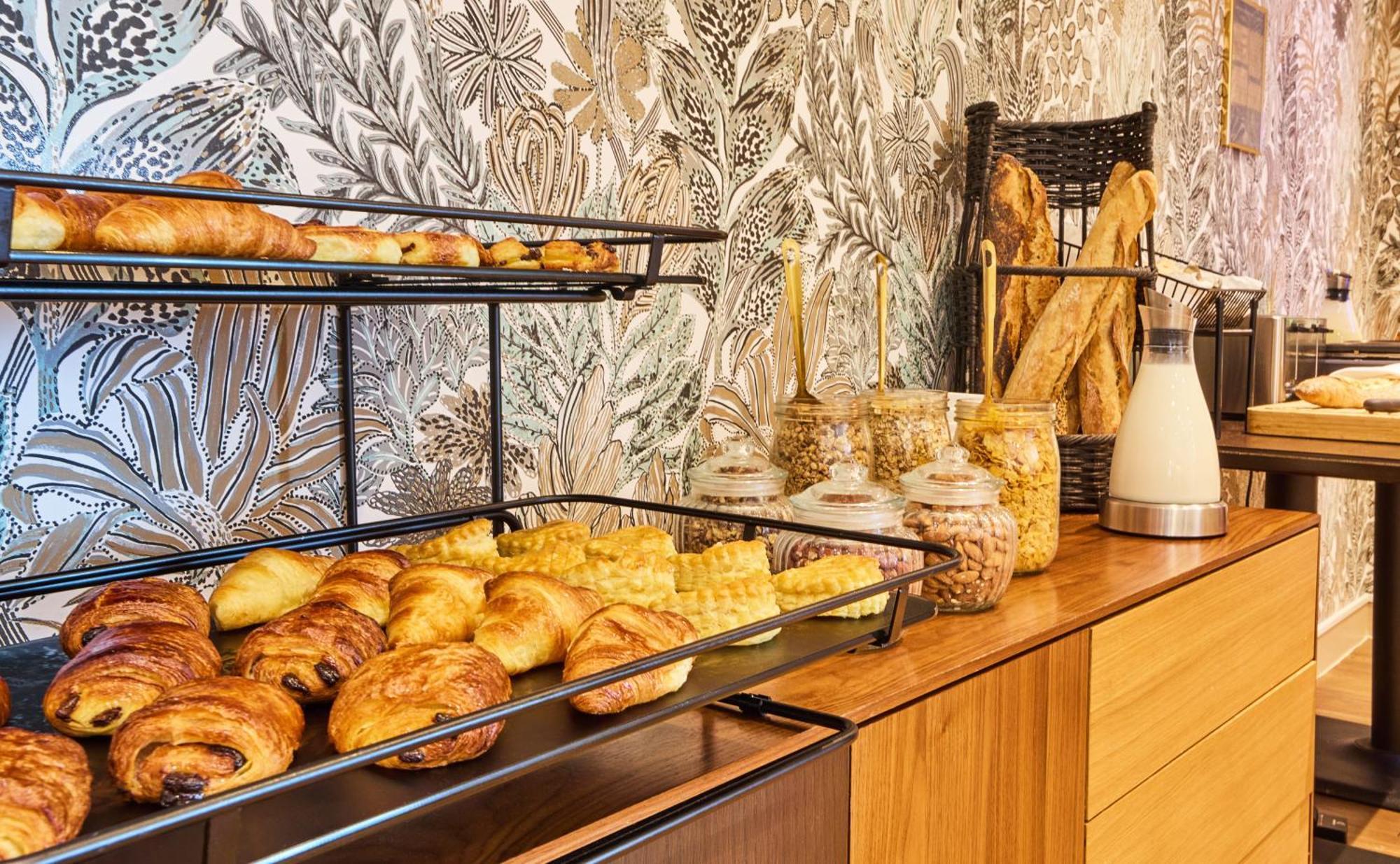 Hotel Plaza Tour Eiffel 4*
